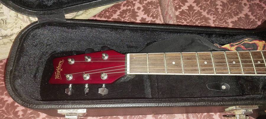 Washburn D10sce Heritage 10 Series Dreadnought Cutaway Acoustic/Electric Guitar