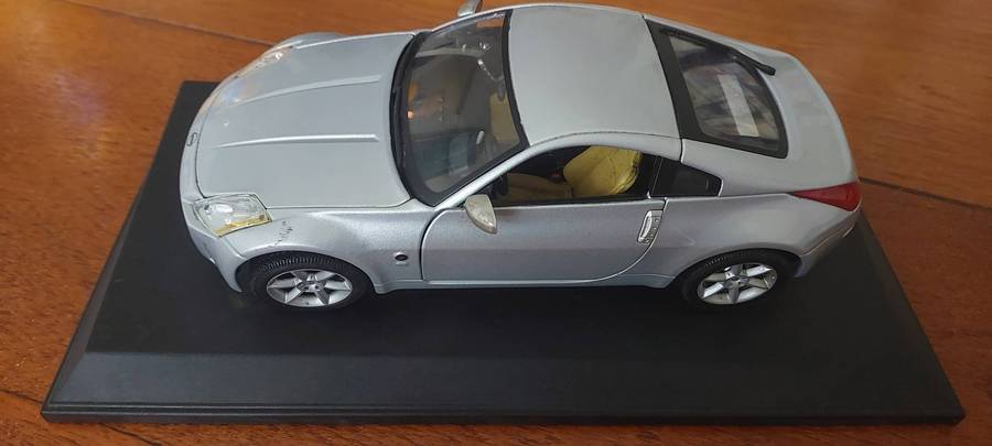 Nissan z350 scale 1:18 model car