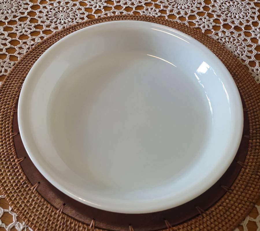 PYRED MILK GLASS PIE BOWL | USA | CORNING |