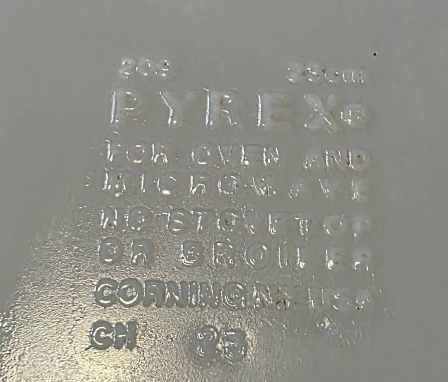 PYRED MILK GLASS PIE BOWL | USA | CORNING |