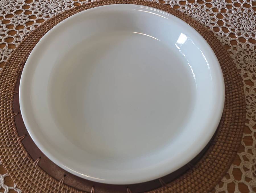 PYRED MILK GLASS PIE BOWL | USA | CORNING |