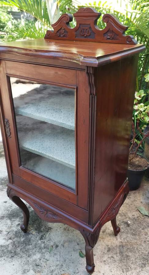 Late 1800s display cabinet