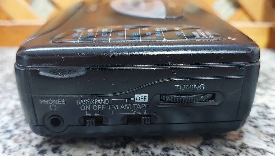 Sanyo VIP-30 Walkman Cassette Player