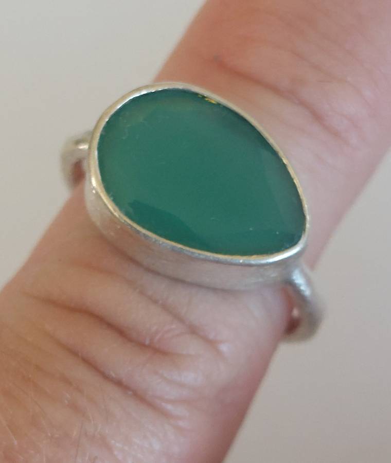 Lovely vintage sterling silver Jade ring 4.6g