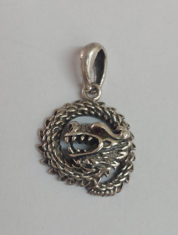 Exceptional vintage sterling silver Chinese dragon pendant 4.6g