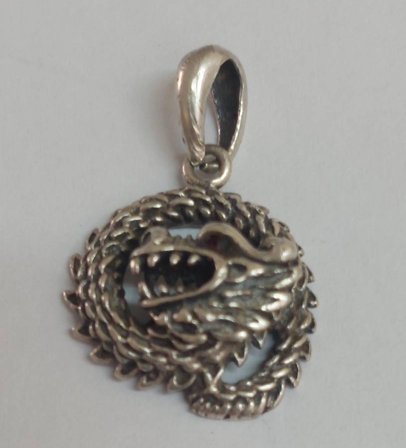 Exceptional vintage sterling silver Chinese dragon pendant 4.6g