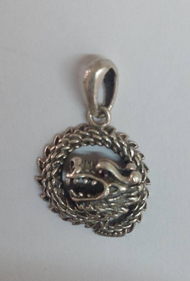 Exceptional vintage sterling silver Chinese dragon pendant 4.6g