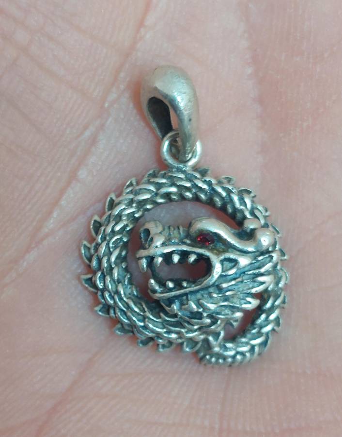 Exceptional vintage sterling silver Chinese dragon pendant 4.6g