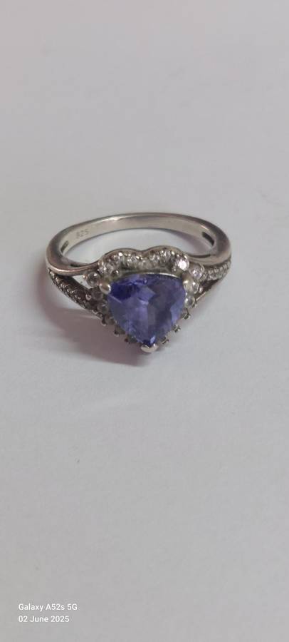 Exquisite sterling silver trillion cut tanzanite & cz ring 3.6mm