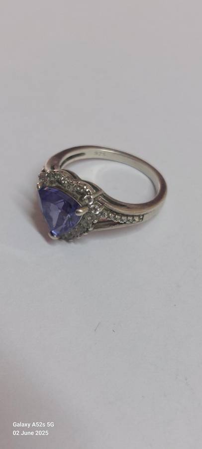 Exquisite sterling silver trillion cut tanzanite & cz ring 3.6mm