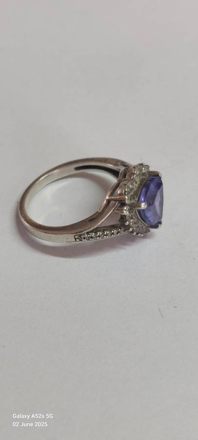 Exquisite sterling silver trillion cut tanzanite & cz ring 3.6mm