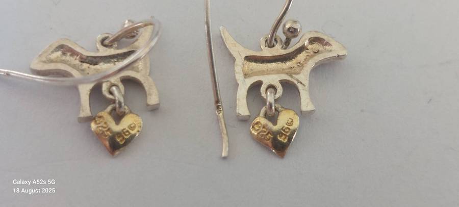 So cute!! Vintage sterling silver doggie earrings 2.4g