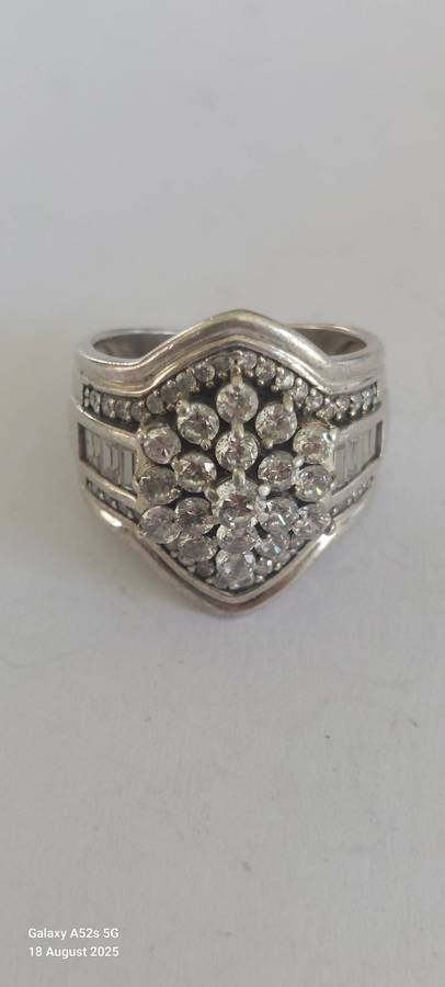 Magnificent vintage sterling silver cz ring 8.1g