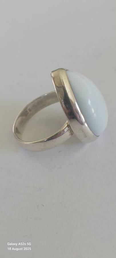 Gorgeous large Vintage sterling silver white stone ring 8.3g