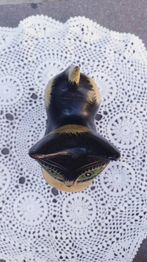 Vintage Tiki- bar style cat with a cocktail