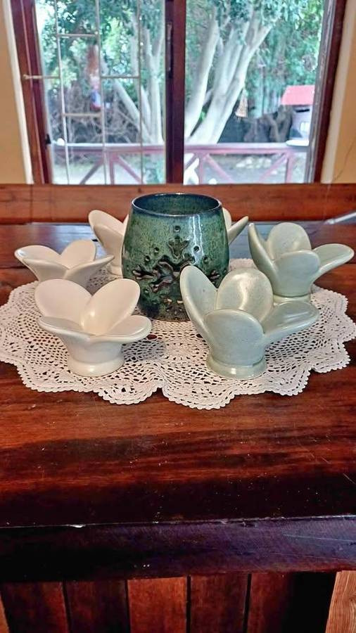 Set of 6 Ceramic Flower Bud Tealight Holders and a ceramic Essential Oil candle burner