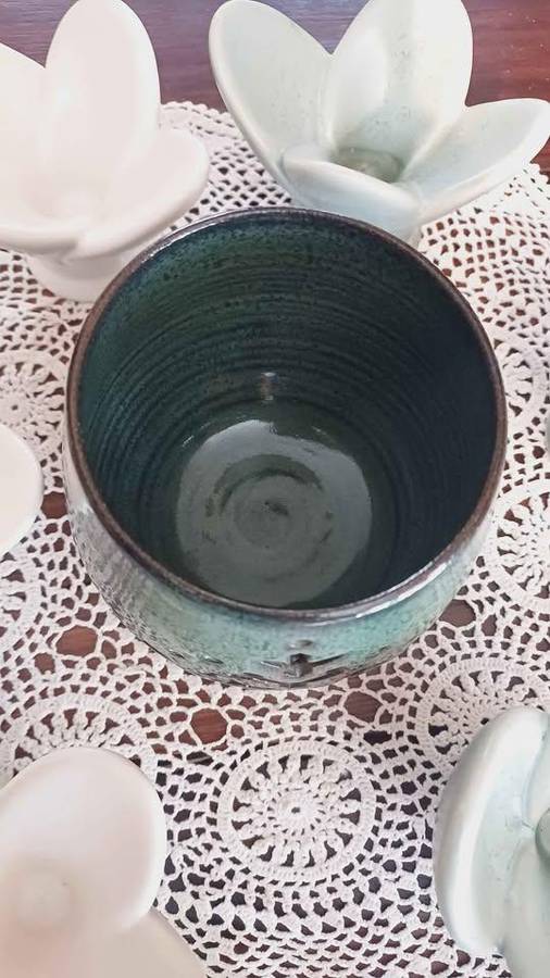 Set of 6 Ceramic Flower Bud Tealight Holders and a ceramic Essential Oil candle burner