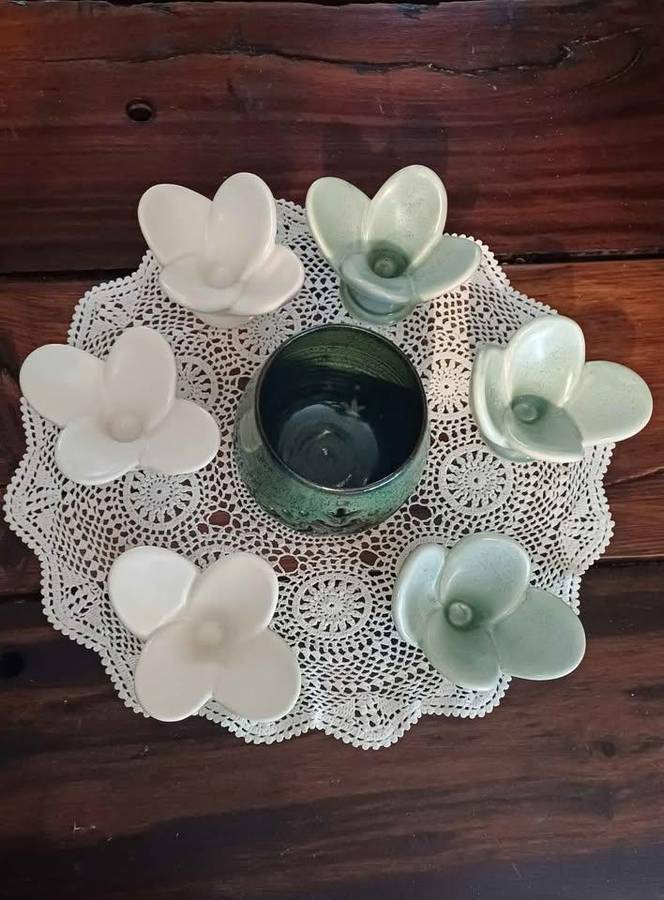 Set of 6 Ceramic Flower Bud Tealight Holders and a ceramic Essential Oil candle burner