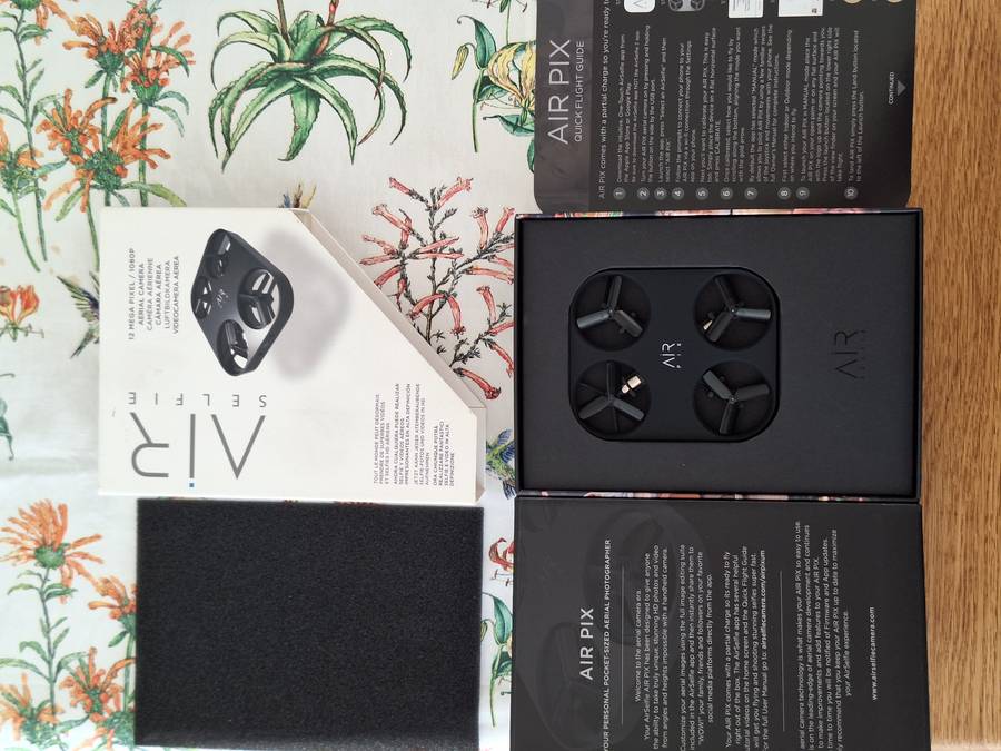 AIR PIX by AirSelfie - pocket-sized autonomous selfie drone (LIKE NEW)