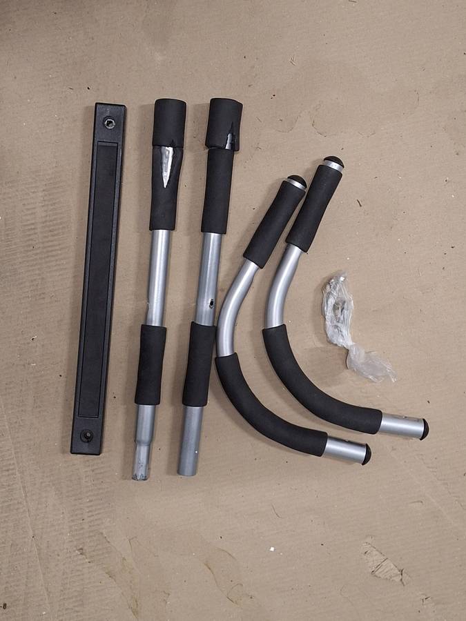 Doorframe pull-up bar