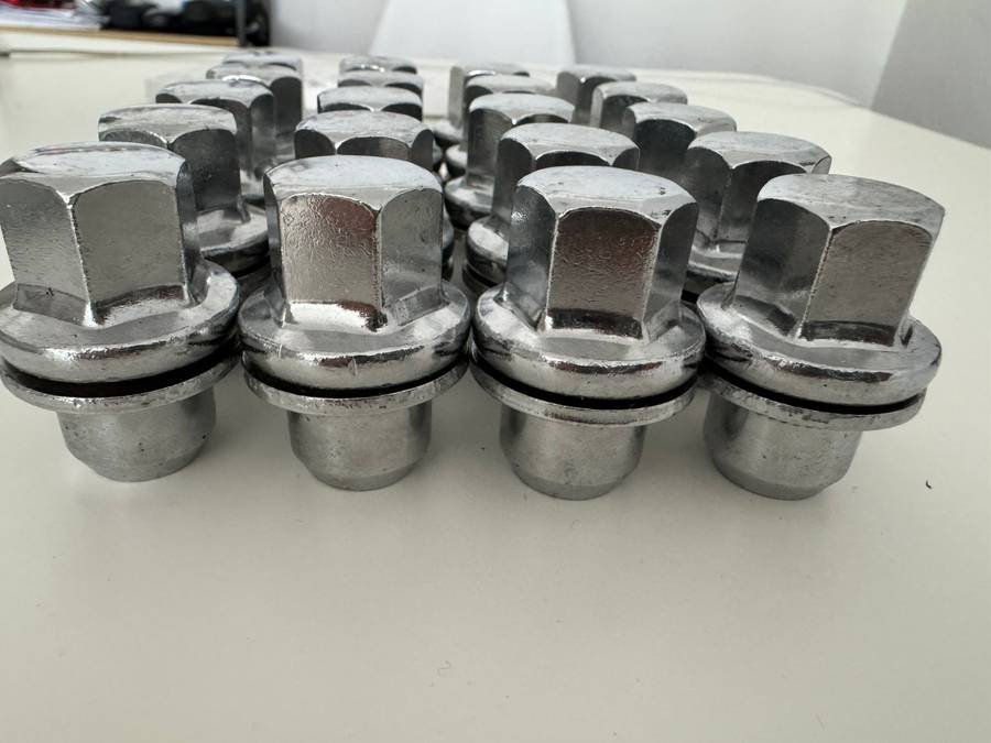20 Pcs Alloy Wheel Nut LR068126 for land rover Discovery 3 4 5 Range Rover Sport