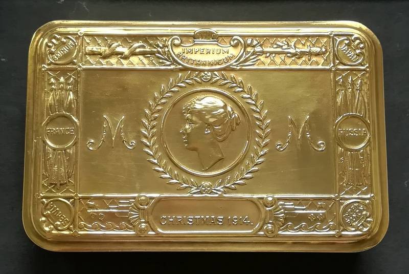 1914 QUEEN MARY CHRISTMAS CHOCOLATE TIN