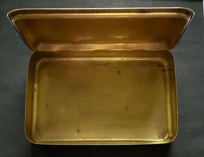 1914 QUEEN MARY CHRISTMAS CHOCOLATE TIN