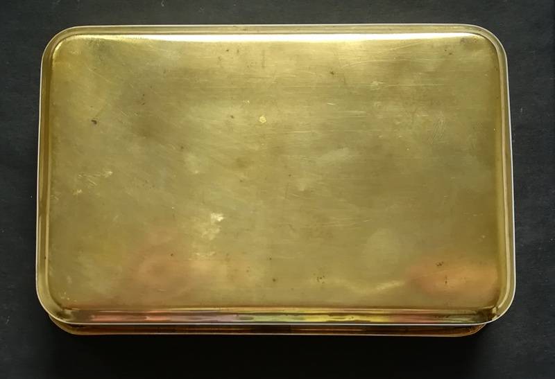 1914 QUEEN MARY CHRISTMAS CHOCOLATE TIN