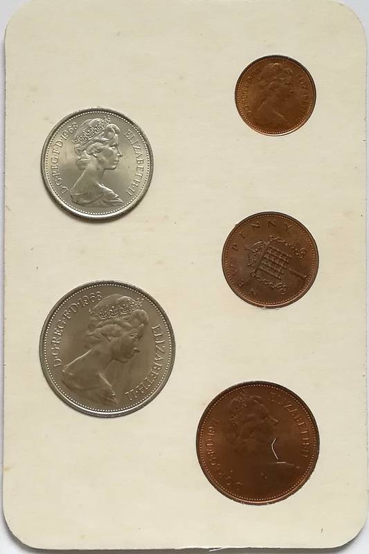 BRITAIN'S FIRST DECIMAL COINS FOLDER