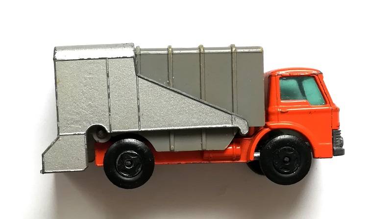 MATCHBOX SERIES NO.7 REFUSE TRUCK