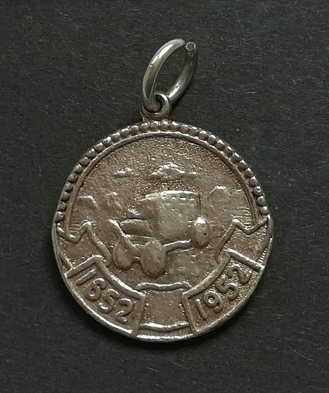 STERLING SILVER 1652-1952 JAN VAN RIEBEECK TERCENTENARY PENDANT 18MM 2.9 GRAMS