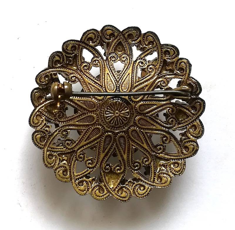 BLUE GLASS AND GILT BROOCH 40MM