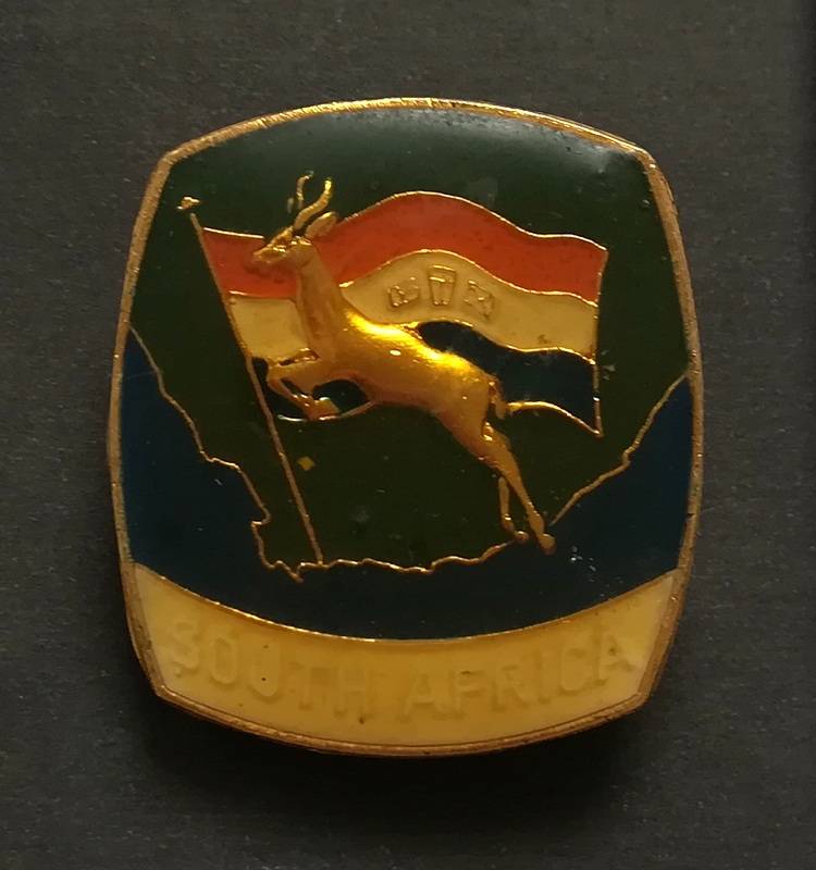 SPRINGBOKS OLD FLAG PIN BADGE 24X26MM