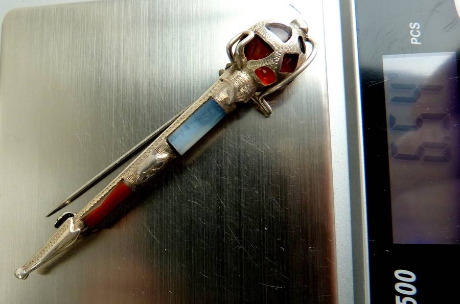 SCOTTISH BROAD BASKET HILT SWORD BROOCH .CA 1890. STERLING SILVER AND AGATE, EXCELLENT CONDITION