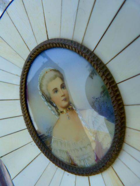 VICTORIAN PORTRAET OF A LADY. BONE AND TORTOISE FRAME.