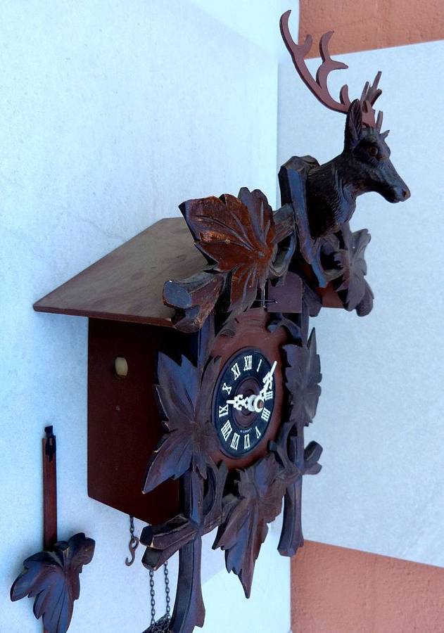 GERMAN CUCKOO CLOCK WITH DEER. EXCELLENT CONDITION