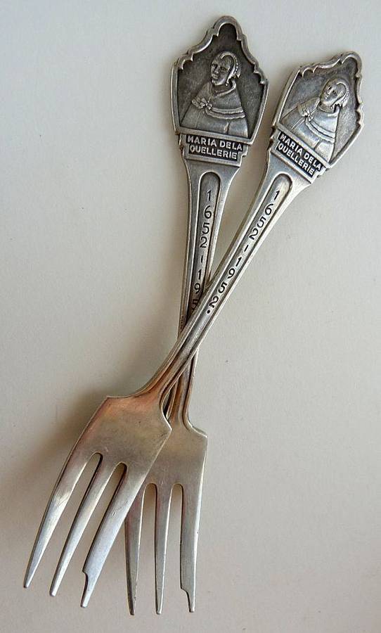 COLLECTABLE MEMORY FORKS. MARIA DELA QUELLERIE 1652-1952. E SOLA 90. // 32 gr