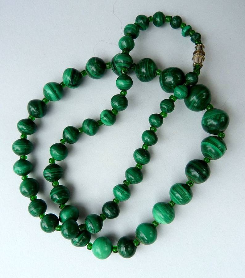 MALACHITE, VINTAGE NECKLACE IN EXCELLENT CONDITION