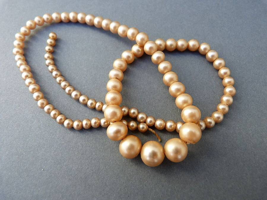 VINTAGE SIMULATED PEARL STRING IN BOX
