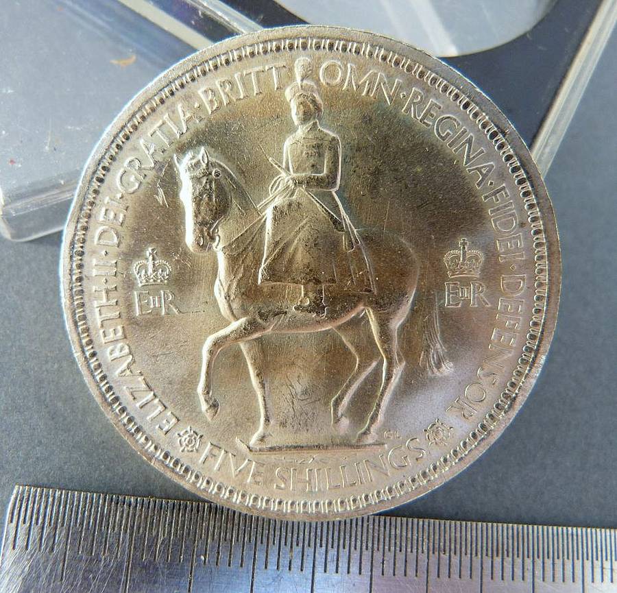 COIN .ELIZABETH 2. ....DEI GRATIA BRITT OMN REGINA ..FIVE SHILLINGS. 1953.UNCIRCULATED