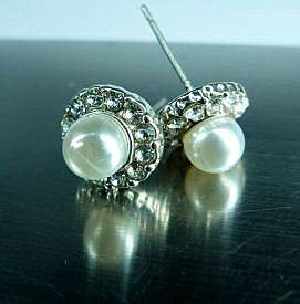 STRIKING STUDS. COSTUME JEWELLERY. UNUSED