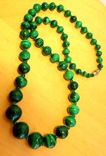 MALACHITE, VINTAGE NECKLACE IN EXCELLENT CONDITION