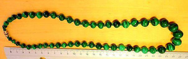 MALACHITE, VINTAGE NECKLACE IN EXCELLENT CONDITION