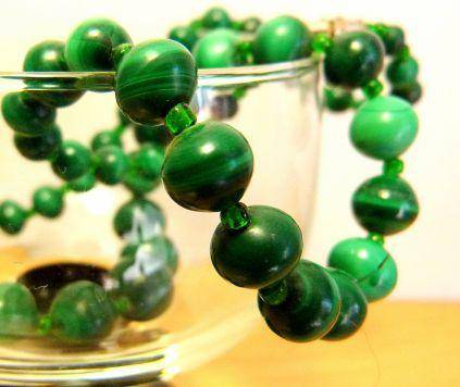 MALACHITE, VINTAGE NECKLACE IN EXCELLENT CONDITION