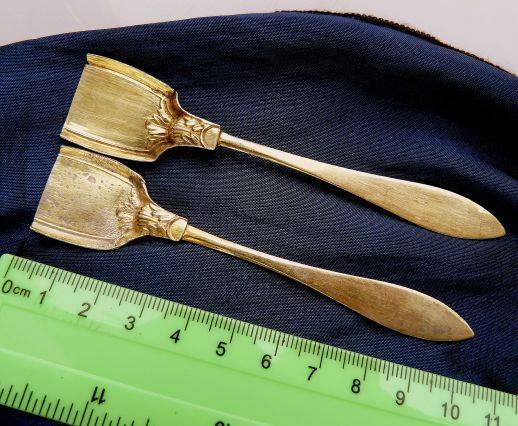 ANTIQUE PAIR OF SPICE SPOONS, GOLD PLATED