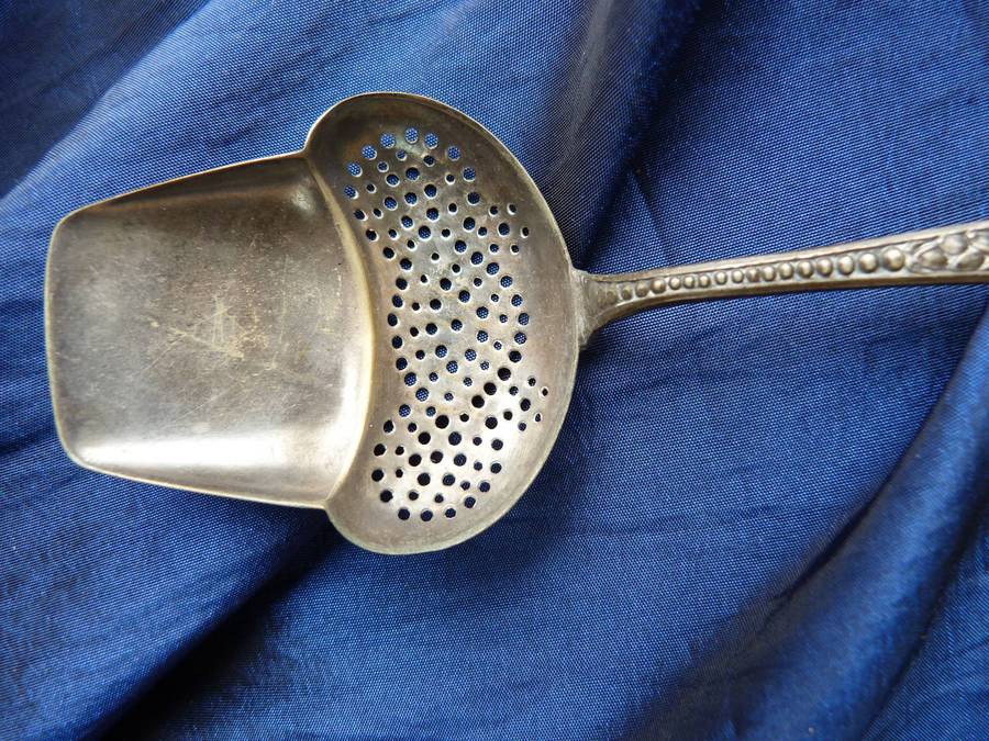 VICTORIAN ICING SUGAR SPOON