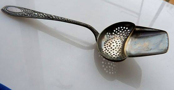 VICTORIAN ICING SUGAR SPOON