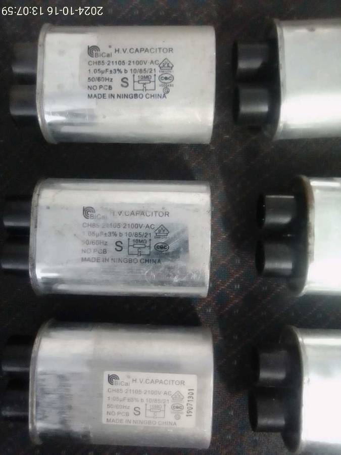 MICROWAVE CAPACITORS :  6 AS PER PHOTOS.