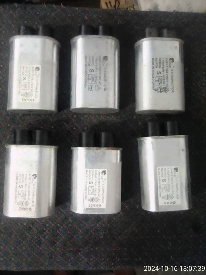 MICROWAVE CAPACITORS :  6 AS PER PHOTOS.