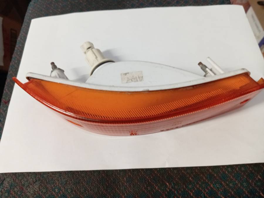 TOYOTA CORROLA CONQUEST 1990-1993 RHS BUMPER INDICATOR LIGHT. DEPOT 01-212- 1029R-A
